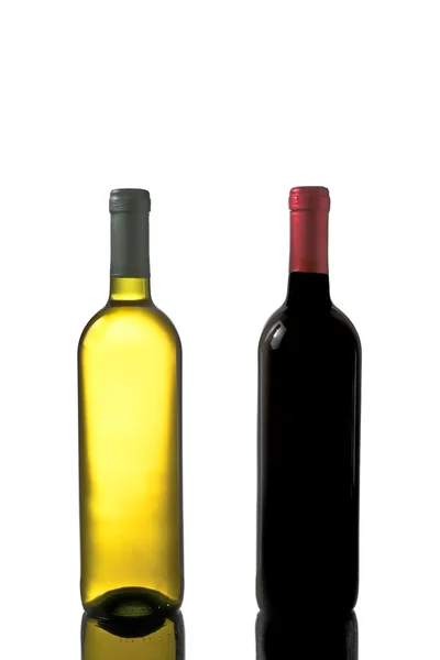Bottiglie di vino rosso e bianco con riflesso — Foto Stock