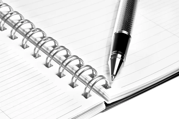 Anteckningsbok och business penna i sammansättning — Stockfoto