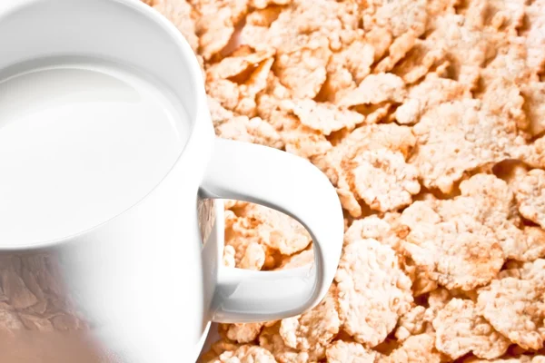 Breakfast with milk and corn flakes — Stock Photo, Image