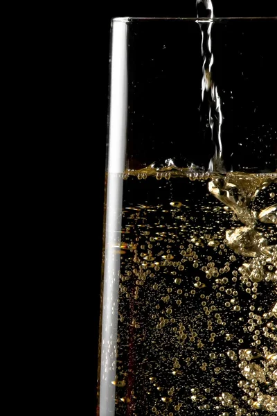 Flauta de champanhe com bolhas douradas — Fotografia de Stock
