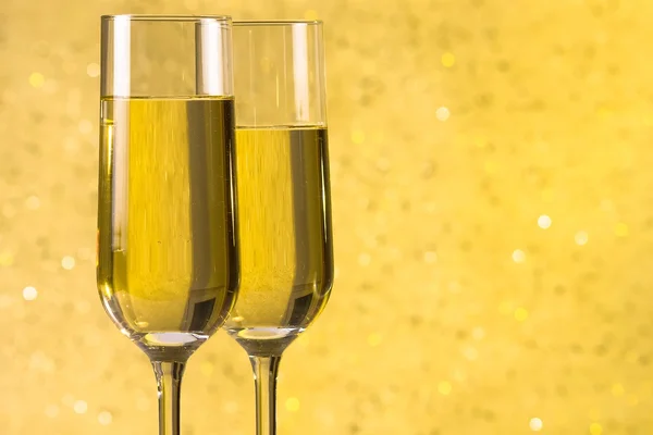 A pair of flutes of champagne golden abstract background — Stock Photo, Image