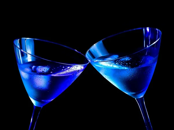 Two glasses of fresh cocktail with ice make cheers — Stock Photo, Image