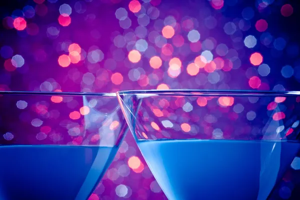 Detail of a pair of glasses of blue cocktail — Stock Photo, Image