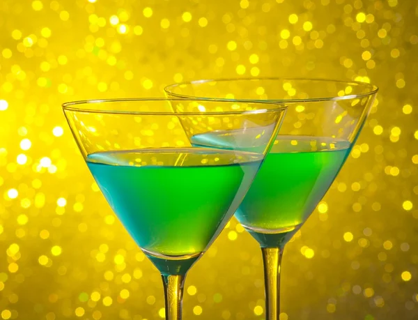 Стаканы зеленого коктейля — стоковое фото