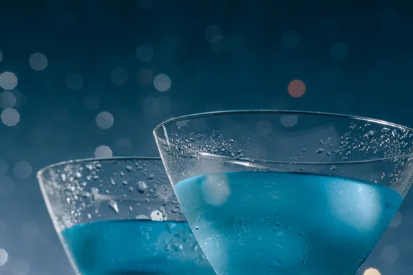 Glasses of fresh blue cocktail with ice — Stock Photo, Image