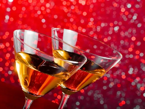Detail of glasses of cocktail on bar table — Stock Photo, Image