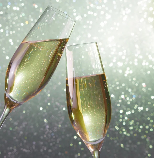 Champagne flutes on silver light bokeh background — Stock Photo, Image