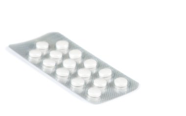 Beyaz hap izole blister içinde Paketli