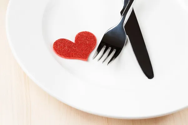 Cena di San Valentino al ristorante su fondo legno — Foto Stock