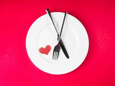 Restoran serisi, Sevgililer günü yemeği kırmızı zemin üzerine