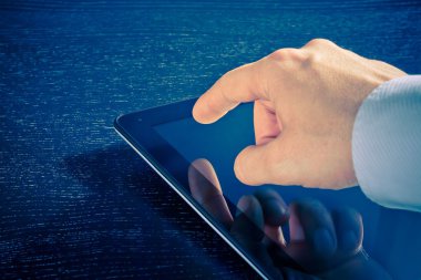 ofiste dijital tablet pc dokunma işadamı