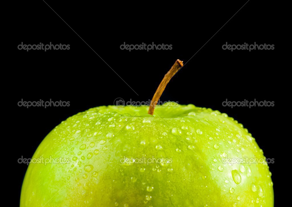 Halb Frischer Gruner Apfel Mit Wassertropfen Vor Schwarzem Hintergrund Stockfotografie Lizenzfreie Fotos C Donfiore1 41671561 Depositphotos