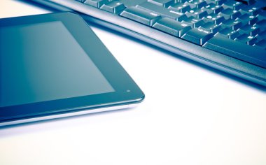 Dijital tablet pc yanında klavye, yeni teknoloji kavramı
