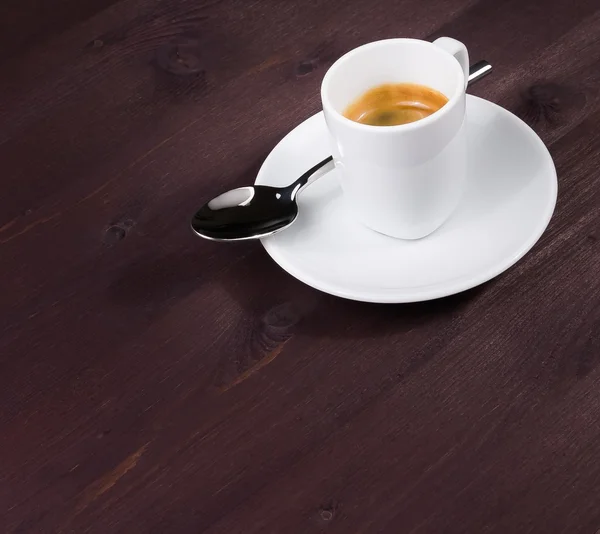 Uma xícara de café expresso italiano com colher — Fotografia de Stock