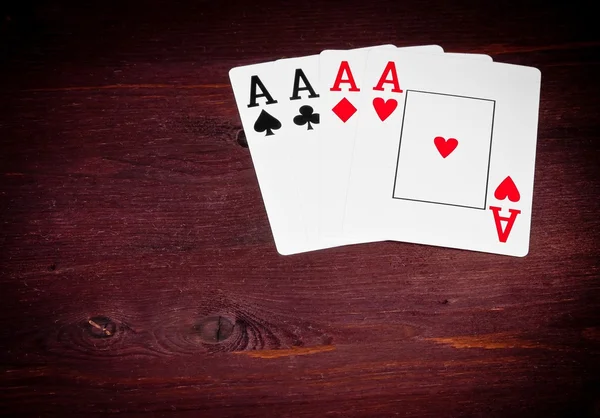 Aces jugando a las cartas con espacio para el texto, concepto de juego de póquer texas — Foto de Stock