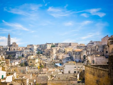 matera taşlar mavi gökyüzünün altında panoramik manzaralı