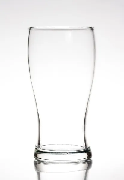 Verre de bière vide isolé sur blanc — Photo