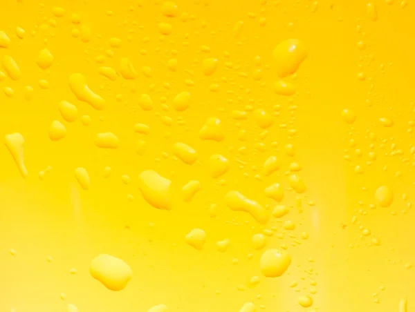 Close-up de copo de cerveja com gotas — Fotografia de Stock