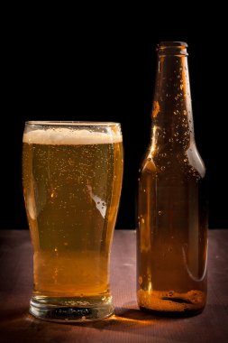 taze bira şişesi boş yakınındaki