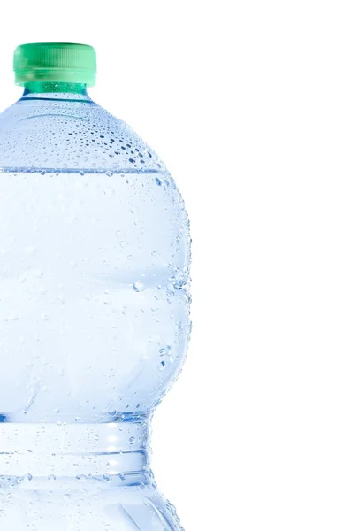 Botella de plástico medio con agua y gotas, concepto de nutrición y dieta —  Fotos de Stock