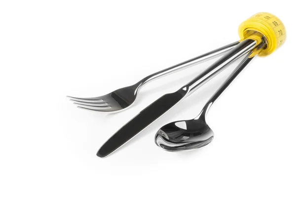 Cinta métrica cerca de cuchara, cuchillo y tenedor, concepto de nutrición y dieta —  Fotos de Stock