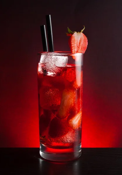 Strawberry cocktail with ice on black table — Stock Photo, Image