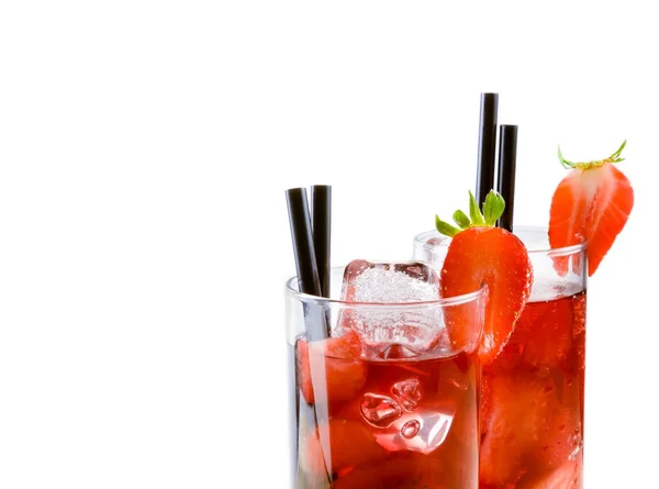 Detail of glasses of strawberry cocktail with ice isolated with strawberry on top — Stock Photo, Image