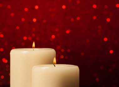 velas com chama e espaço para texto