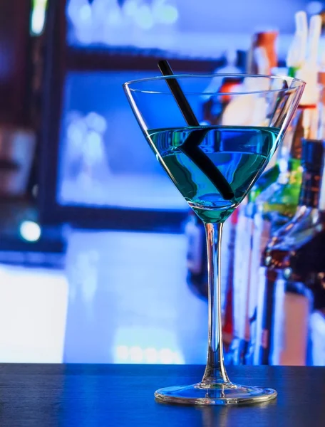 Blue cocktail drink on a wood table — Stock Photo, Image