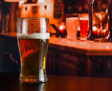 bardak taze bira ahşap tablo 