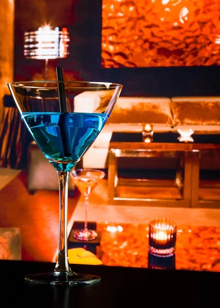 Blue cocktail drink on a lounge bar table — Stock Photo, Image