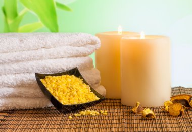 SPA масажу кордону фону з рушником діаграма з накопиченням, свічки і морської солі