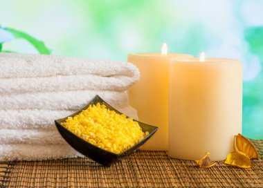 SPA масажу кордону фону з рушником діаграма з накопиченням, свічки і морської солі