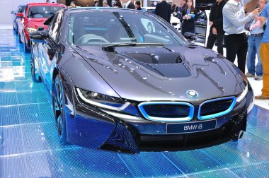Nonthaburi - 25 Mart: 35 bangko ekranda yeni bmw i8