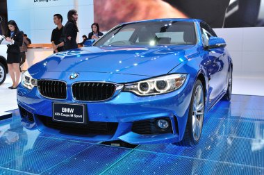 Nonthaburi - 25 maart: nieuwe bm 420i coupe m sport tentoongesteld in th