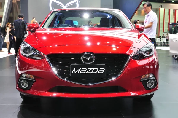 Nonthaburi - 25 mars: nya mazda 3 på displayen på den trettiofemte bangko — Stockfoto