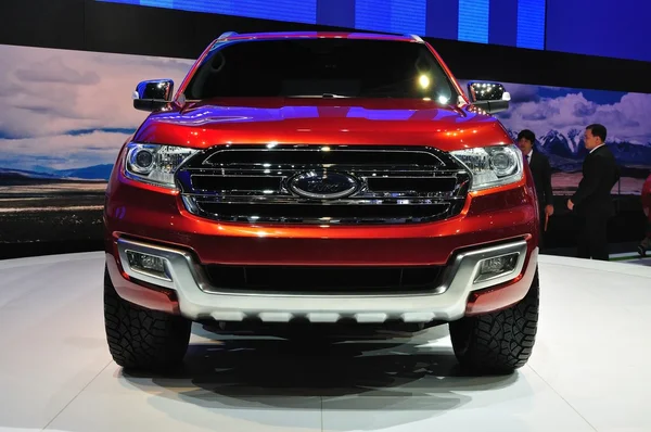 NONTHABURI - March 25: New Ford Everest on display at The 35th B — Stock Photo, Image