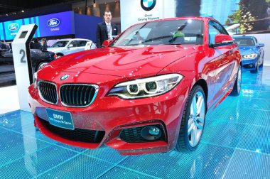 Nonthaburi - 25 Mart: yeni bm 220i coupe m spor inci ekranda