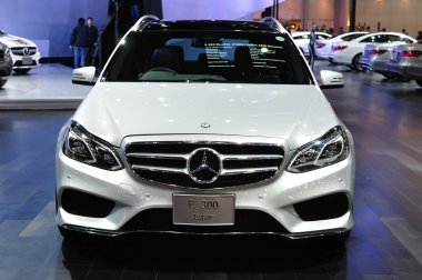 Nonthaburi - 25 Mart: yeni mercedes benz e 300 Emlak ekranda
