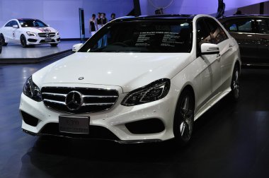 Nonthaburi - 25 Mart: yeni mercedes benz e 300 bluetec hibrit üzerinde