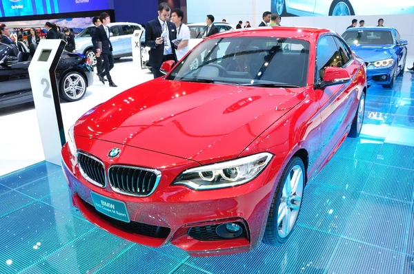 Nonthaburi - 25 Mart: yeni bm 220i coupe m spor inci ekranda