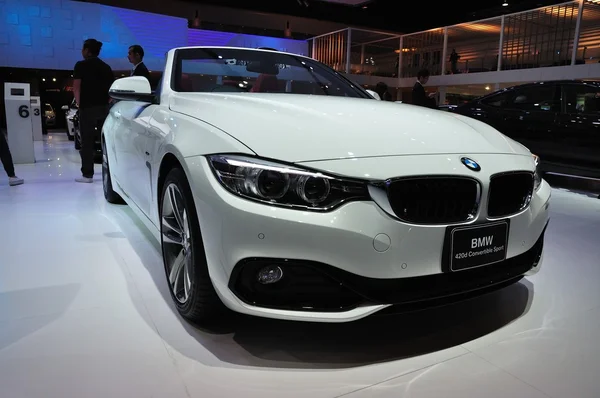 Warszawa - 25 marca: nowy bm 420d Cabrio sport na wyświetlaczu — Zdjęcie stockowe