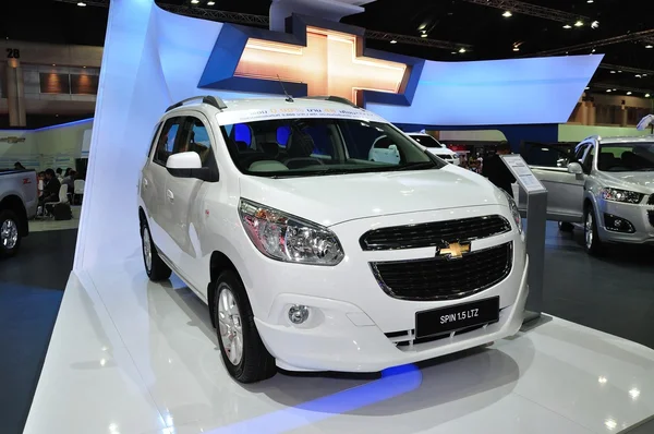 Nonthaburi - 25 mars: nya chevrolet spin 1,5 liter visas en — Stockfoto