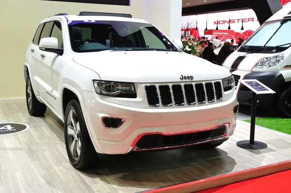 Nonthaburi - 25 Mart: yeni jeep grand cherokee ekranda — Stok fotoğraf