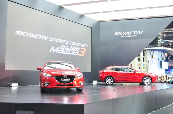 NONTHABURI - 25 DE MARÇO: Novo Mazda 3 em exposição no 35th Bangko — Fotografia de Stock