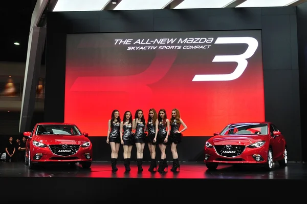 NONTHABURI - 25 DE MARÇO: Novo Mazda 3 em exposição no 35th Bangko — Fotografia de Stock