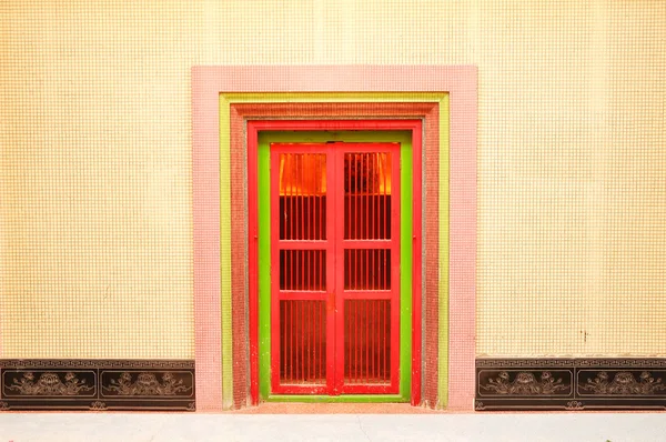 Wooden door with chinese traditional style pattern — Stock Photo, Image