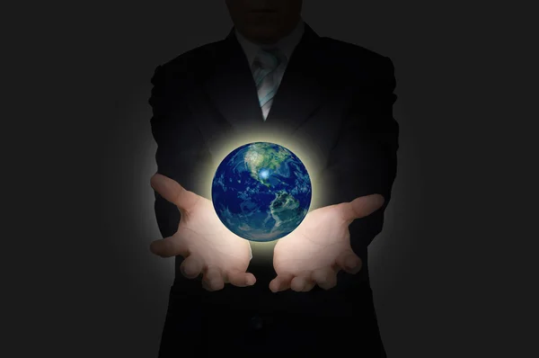 Üzleti ember keze hold Föld gömb — Stock Fotó