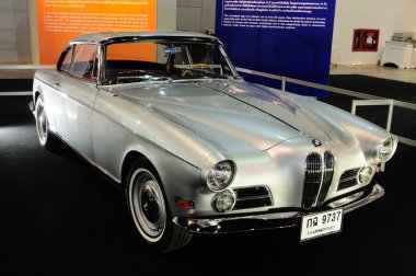 Nonthaburi - 28 Kasım: 503 bmw coupe, klasik 2 kapı conver