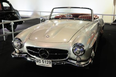 Nonthaburi - 28 Kasım: mercedes benz 190 sl, vintage converti